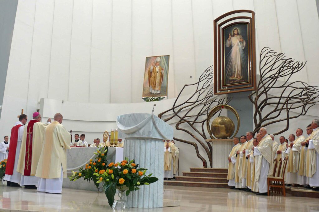 Zawierzenie archidiecezji lubelskiej Bożemu Miłosierdziu - Łagiewniki 2016