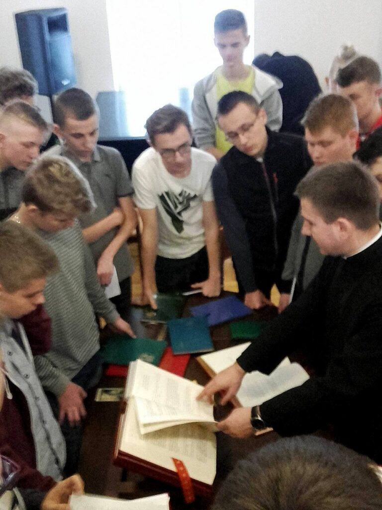 Rozpoczął się kurs dla ceremoniarzy i animatorów służby liturgicznej