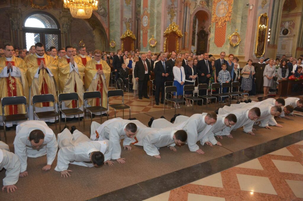 Dwunastu nowych kapłanów lubelskiej archidiecezji