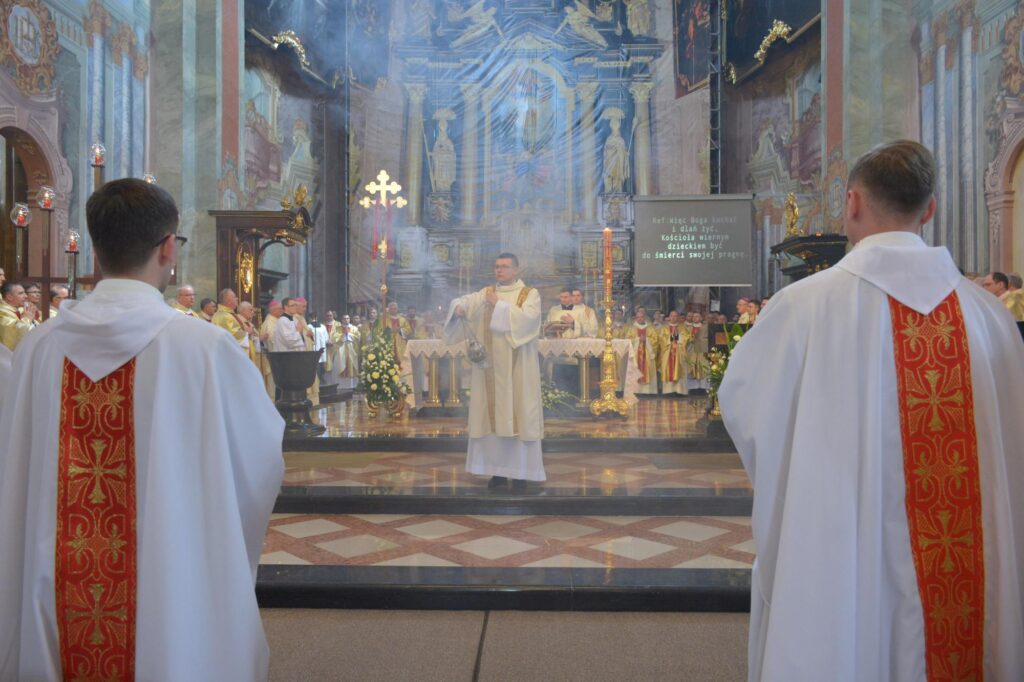 Dwunastu nowych kapłanów lubelskiej archidiecezji