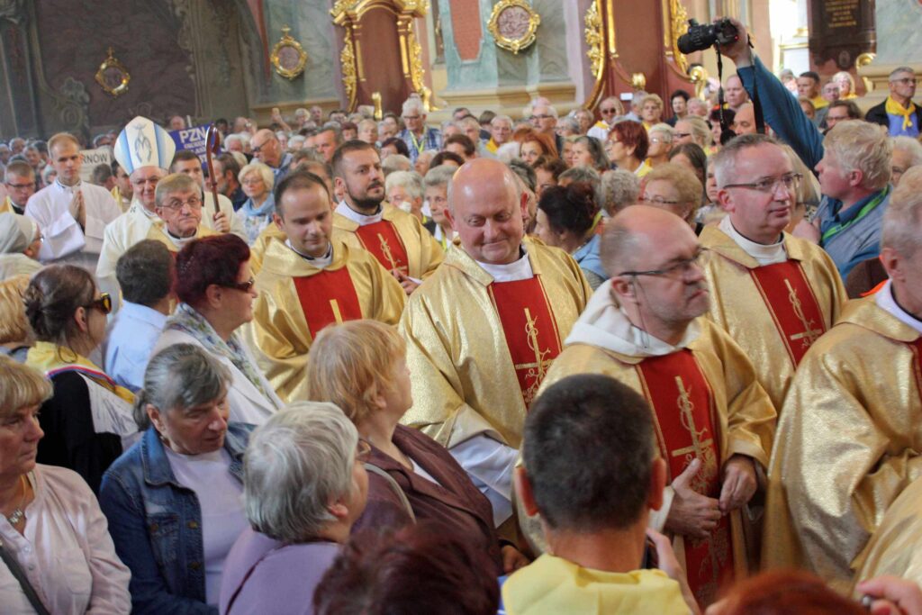 Niewidomi i słabowidzący pielgrzymi u MB Płaczącej - relacja