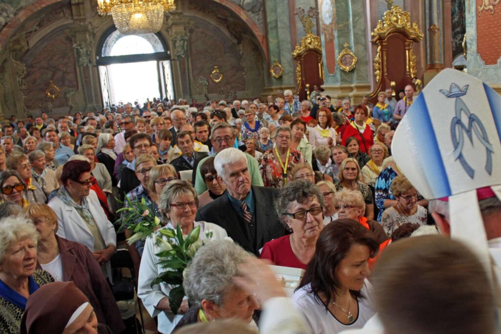 Niewidomi i słabowidzący pielgrzymi u MB Płaczącej - relacja