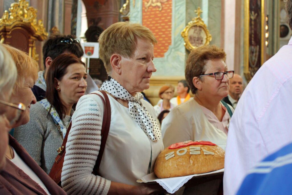 Niewidomi i słabowidzący pielgrzymi u MB Płaczącej - relacja