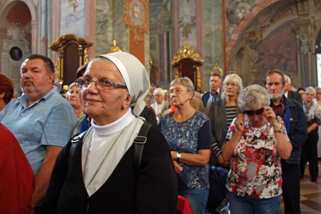 Niewidomi i słabowidzący pielgrzymi u MB Płaczącej - relacja