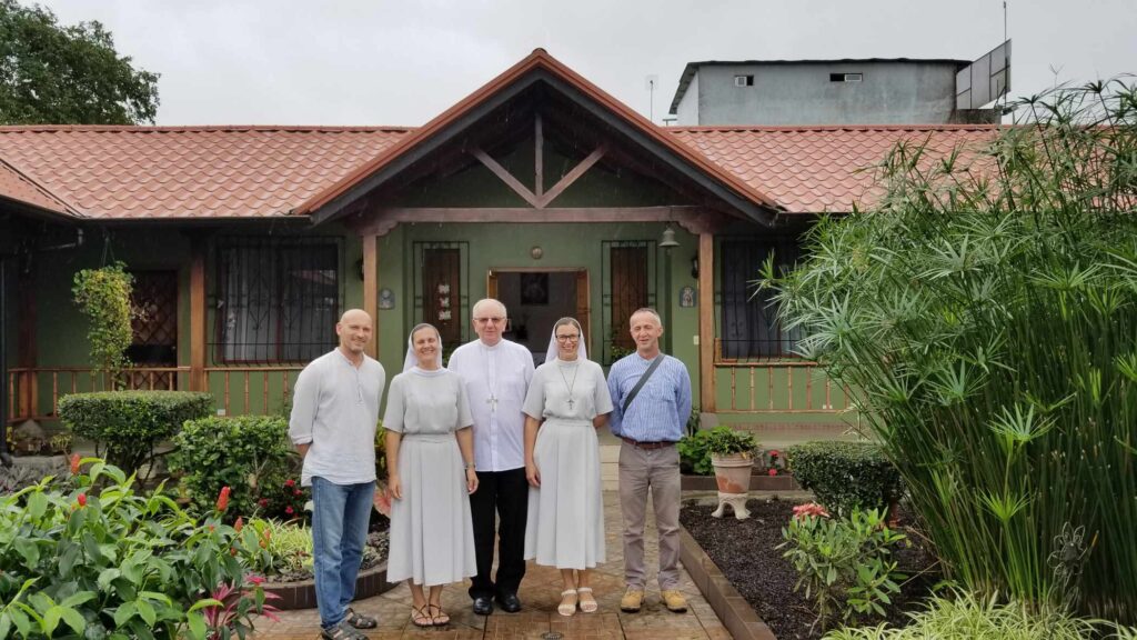 Abp Stanisław Budzik u misjonarzy w Ekwadorze