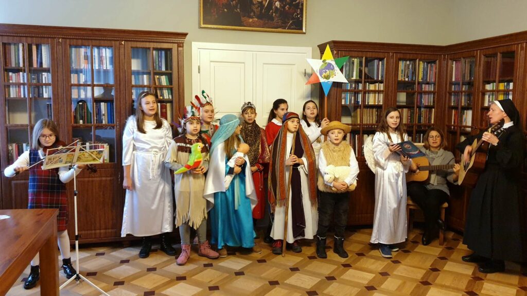 Misyjni kolędnicy w gościnie u Arcybiskupa Stanisława Budzika