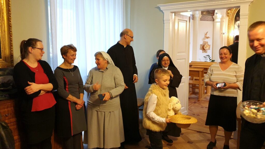 Misyjni kolędnicy w gościnie u Arcybiskupa Stanisława Budzika