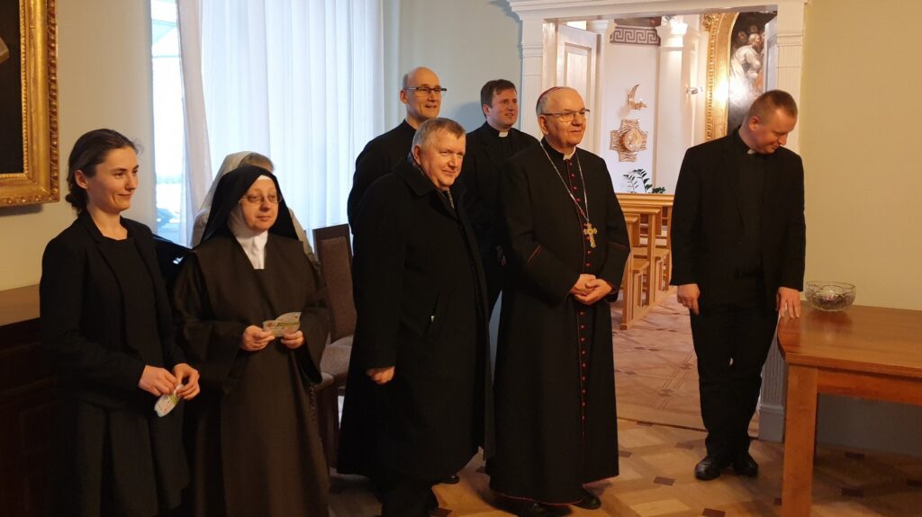 Misyjni kolędnicy w gościnie u Arcybiskupa Stanisława Budzika
