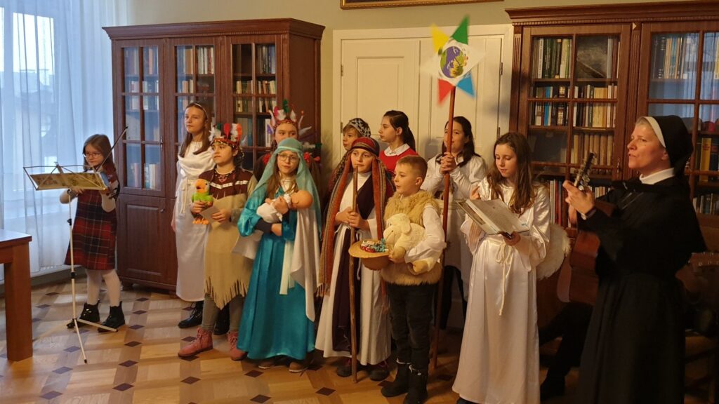 Misyjni kolędnicy w gościnie u Arcybiskupa Stanisława Budzika