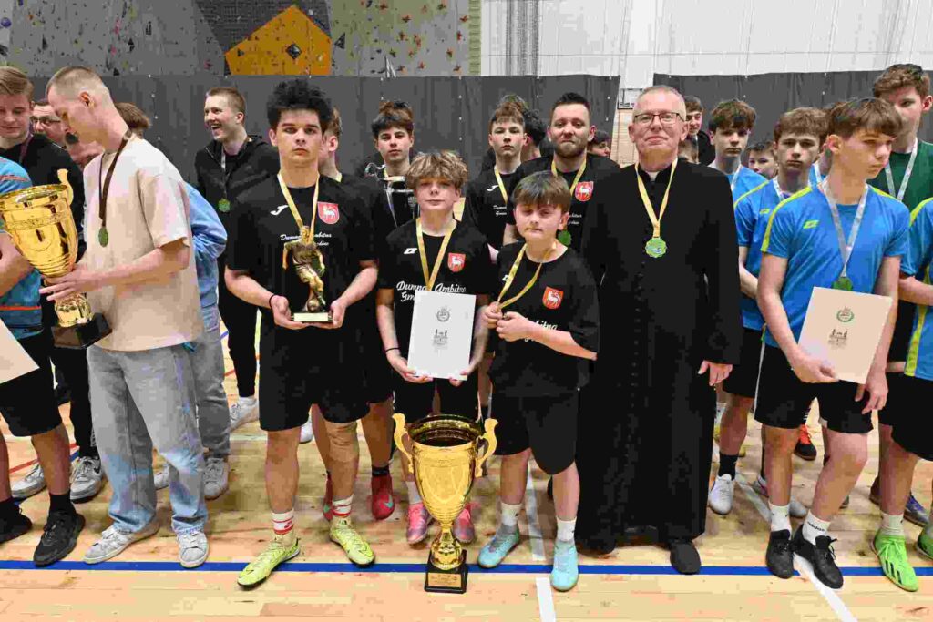 Zwycięzcy XVI Mistrzostw Archidiecezji Lubelskiej LSO w halową piłkę nożną
